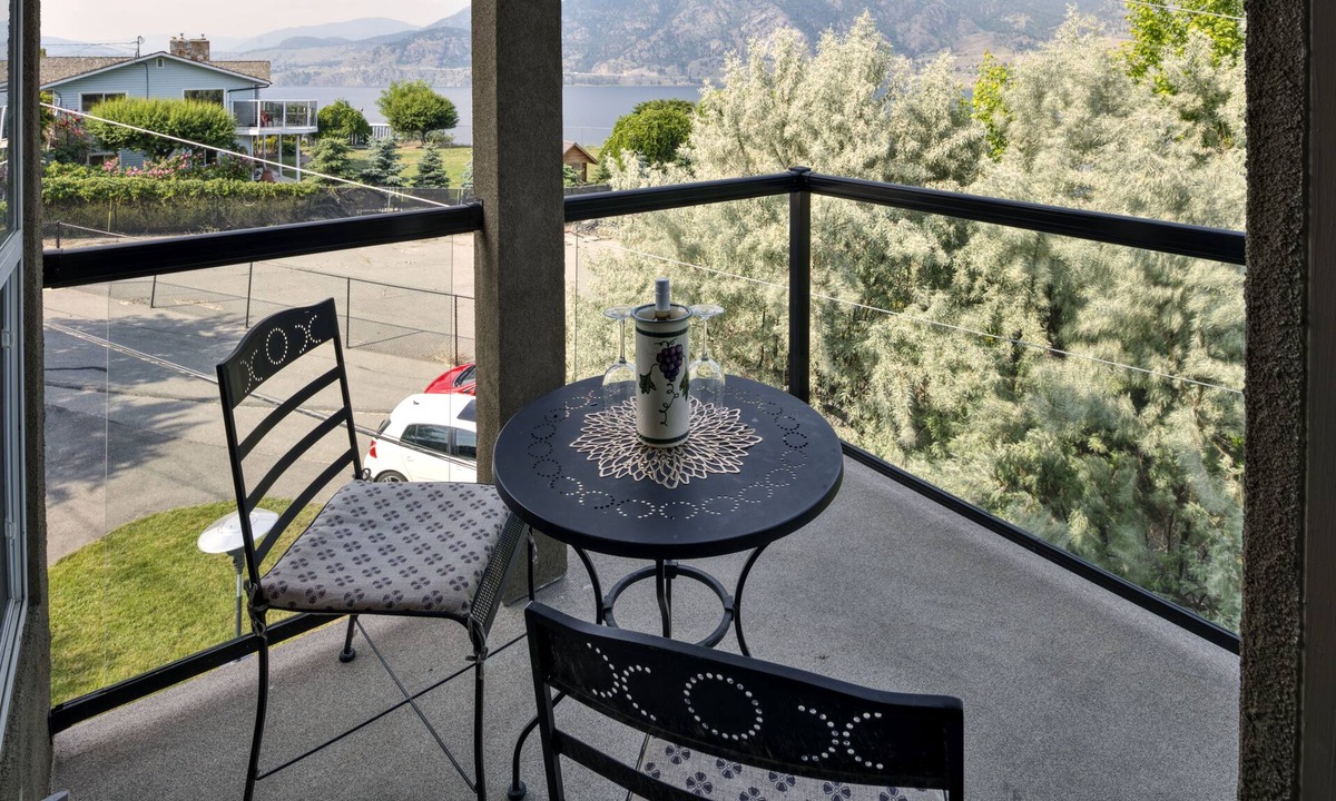 Okanagan-Similkameen House | Above The Beach Guest Suites