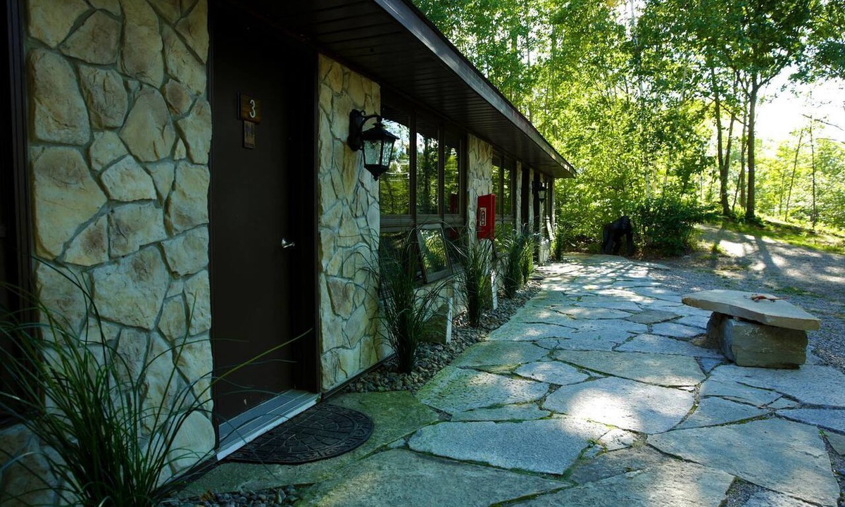 Hastings Highlands Cabin | Adults Only Resort on Private Lake Perfect for Couples Getaway Close to Bancroft and Algonquin Park, Ontario, Canada
