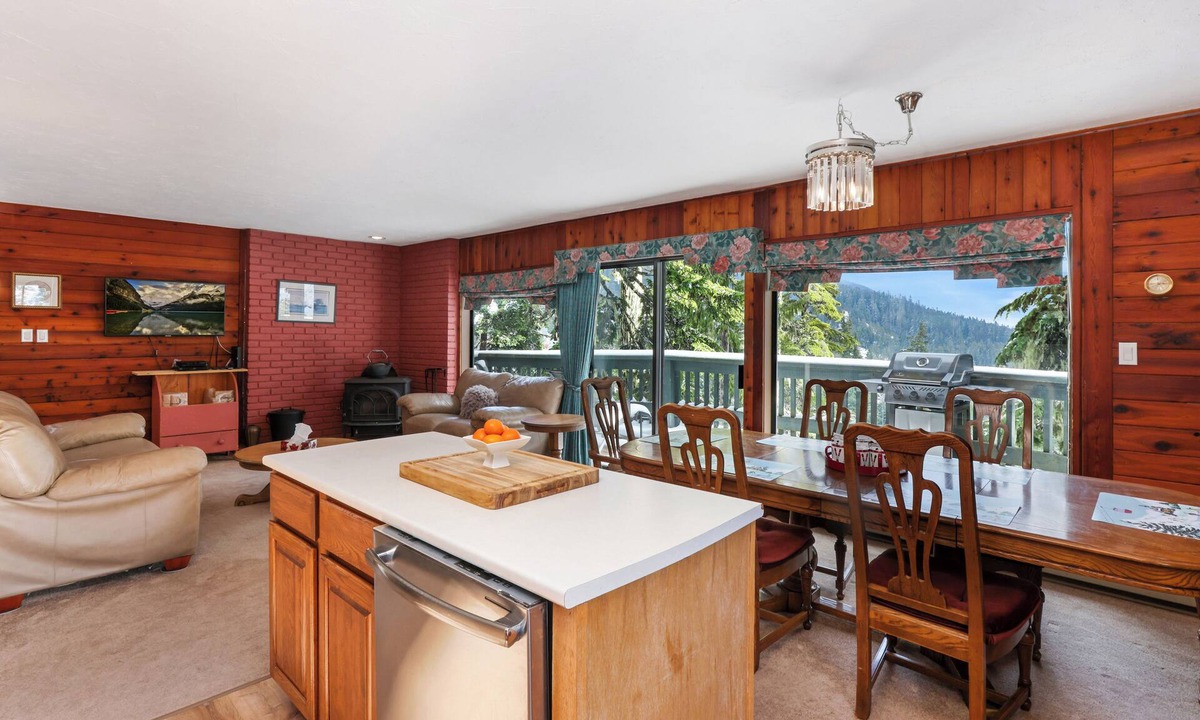Courtenay Ski Chalet | Airie at Mount Washington