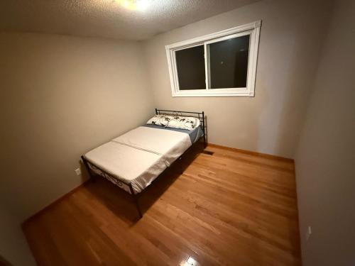 Rosemount House | AIRPORT KITCHENER HOMESTAY-Near Conestoga College, Fairview Mall, Plaza- 24Hrs Checkin