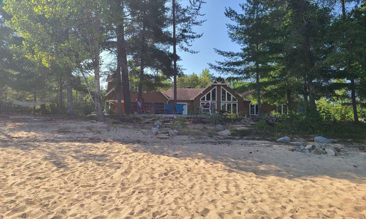 Whitewater Region Cottage | All Season Getaway - Large Private Beach House - Perfect for Families