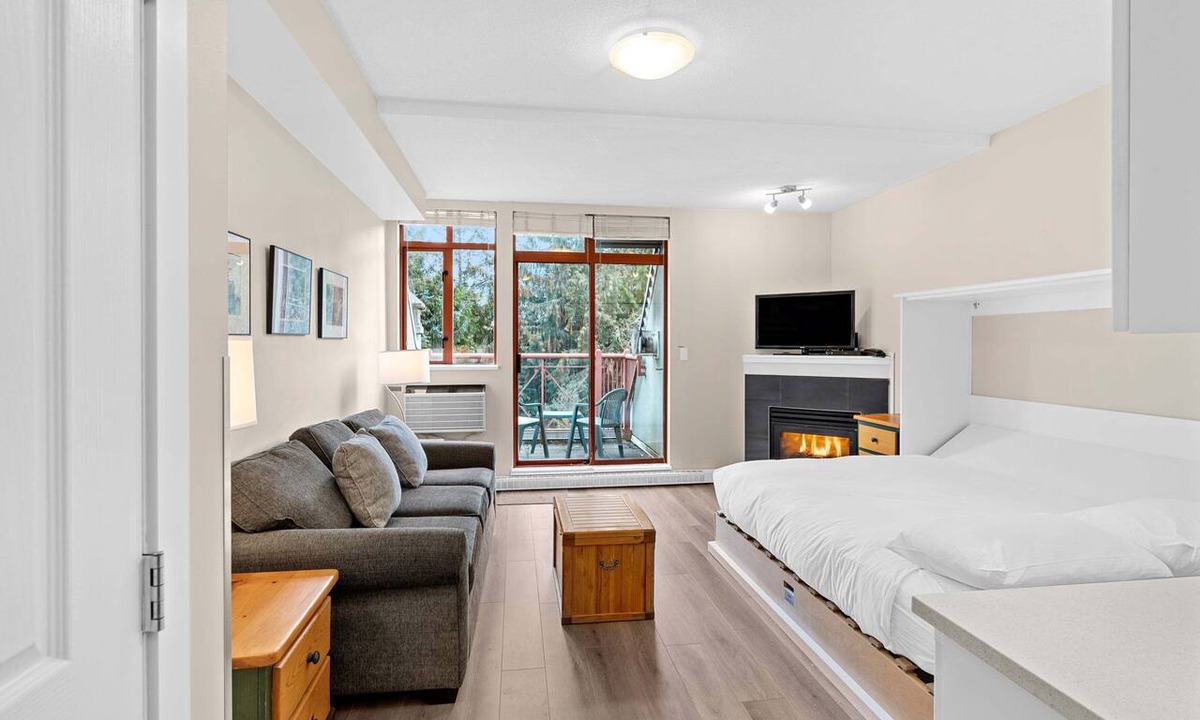 Village North Apartment | Alpenglow Lodge Studio Suite with park view by MVA