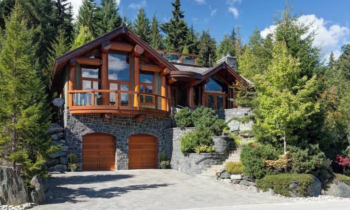 Blueberry Hill House | Alpine chalet w/hot tub & rooftop deck