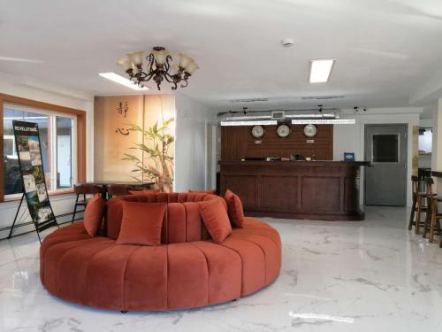 Revelstoke Hotel | Alpine Inn & Suites