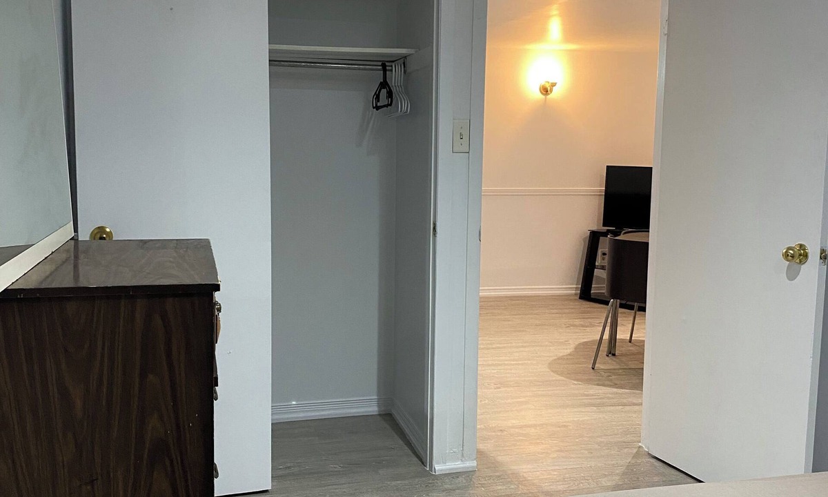 Wexford House | Amazing apartment in house Basement