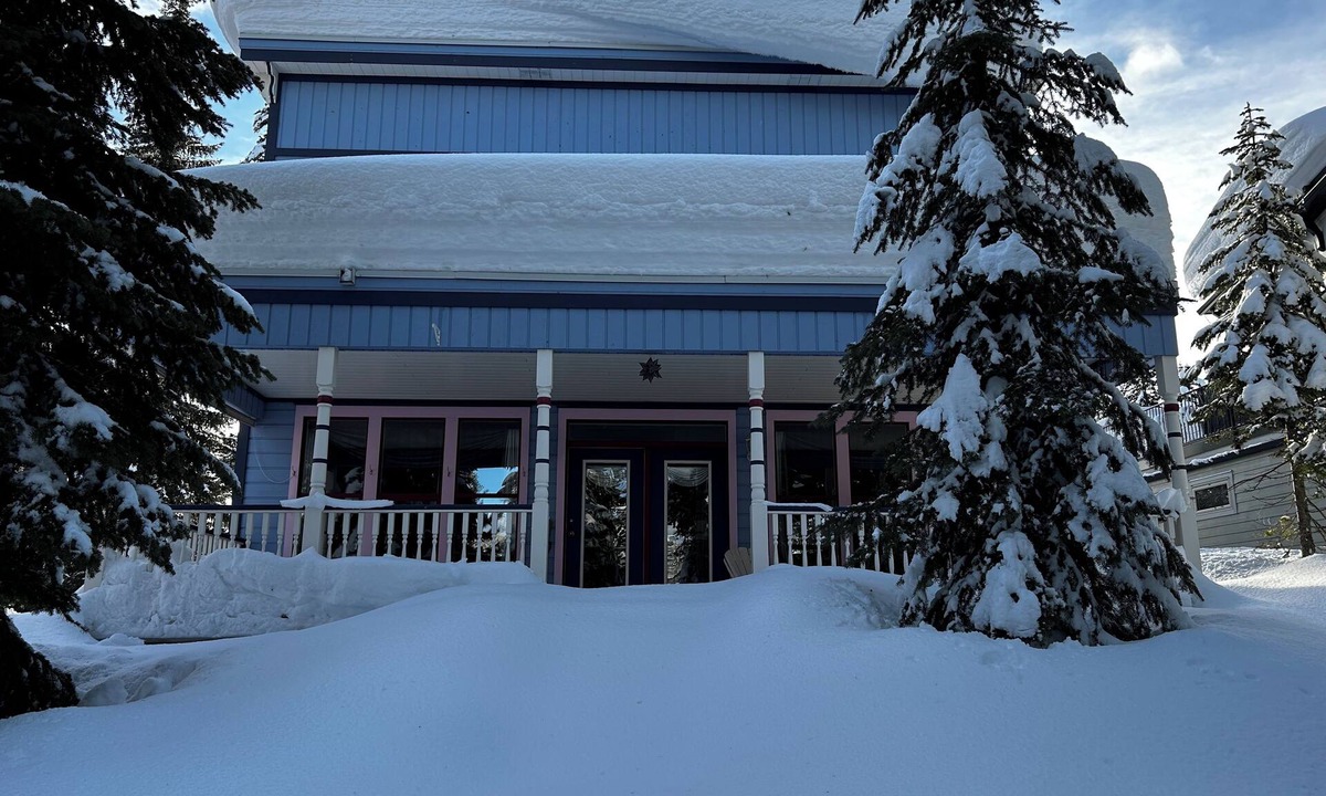 Silver Star Mountain House | Amazing location - Stand alone 3 bedroom home w/BBQ, 3 queen beds, near trails