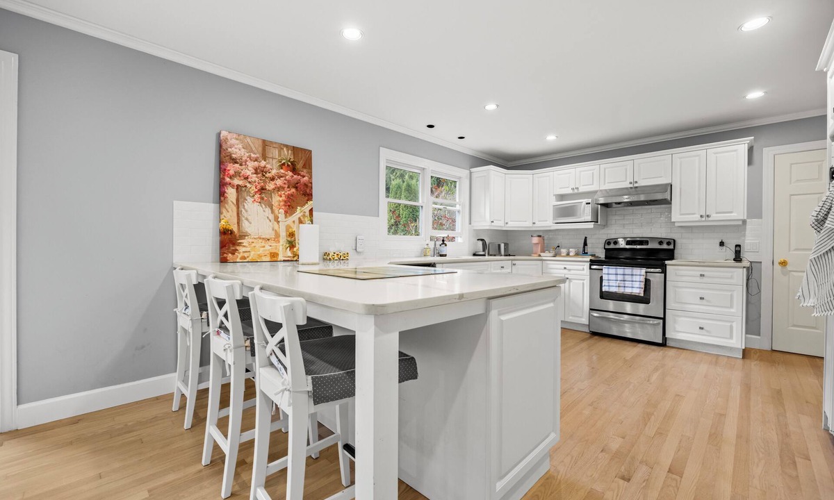 Crescent Beach House | Amazing Spacious 3BR Cozy Home Near Crescent Beach
