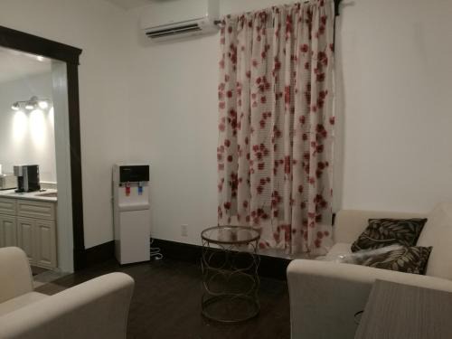 Stratford Hotel | Ambassador's Inn Next Door