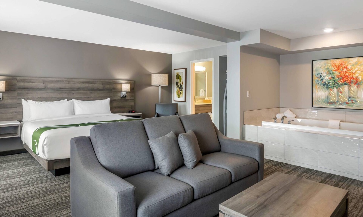 Fredericton Hotel | Amsterdam Inn & Suites, an Ascend Collection Hotel