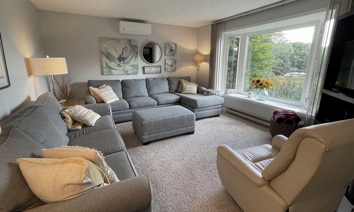 North Kawartha House | An Ideal, Cozy Comfortable Cottage Getaway!