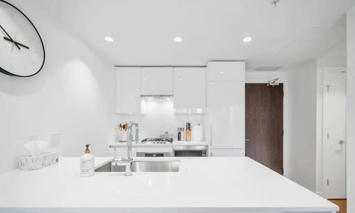 Richmond City Centre Apartment | ARIES PALACE - LUXURY& MORDEN 1 BEDROOM CONDO