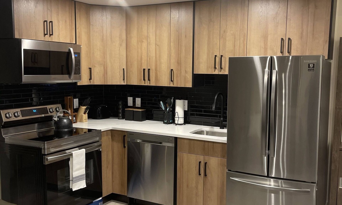 Saskatoon House | Armani Cabana: Brand New and Spacious