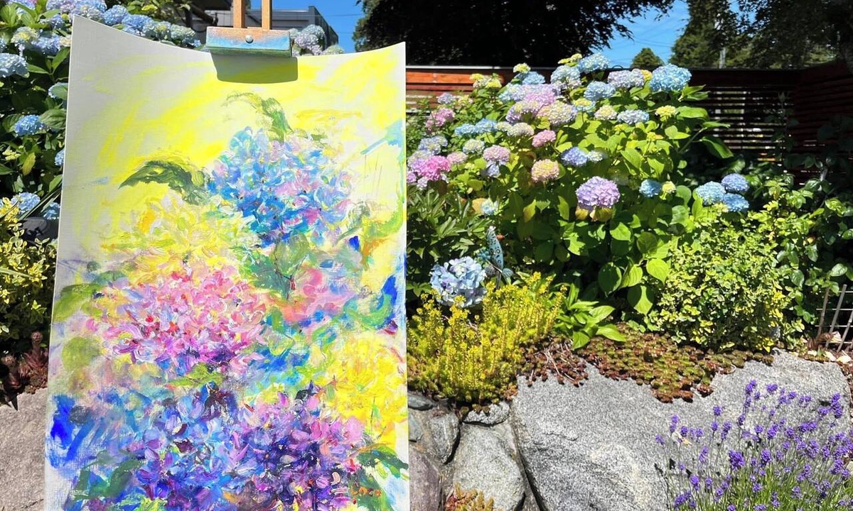 White Rock Bed & Breakfast | Artist Garden Retreat | 2BR | White Rock Beach