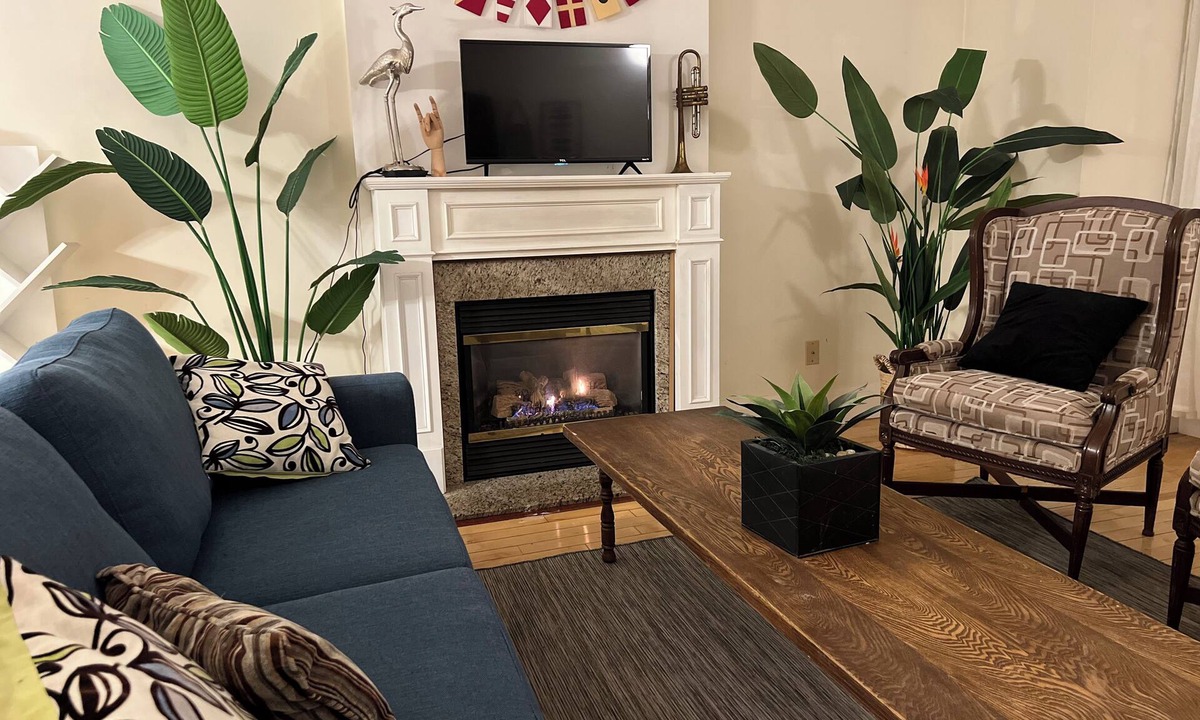 The Beaches House | At the Beach! Big & Beautiful 2Bedroom- Discounted Price for Unfurnished Rental