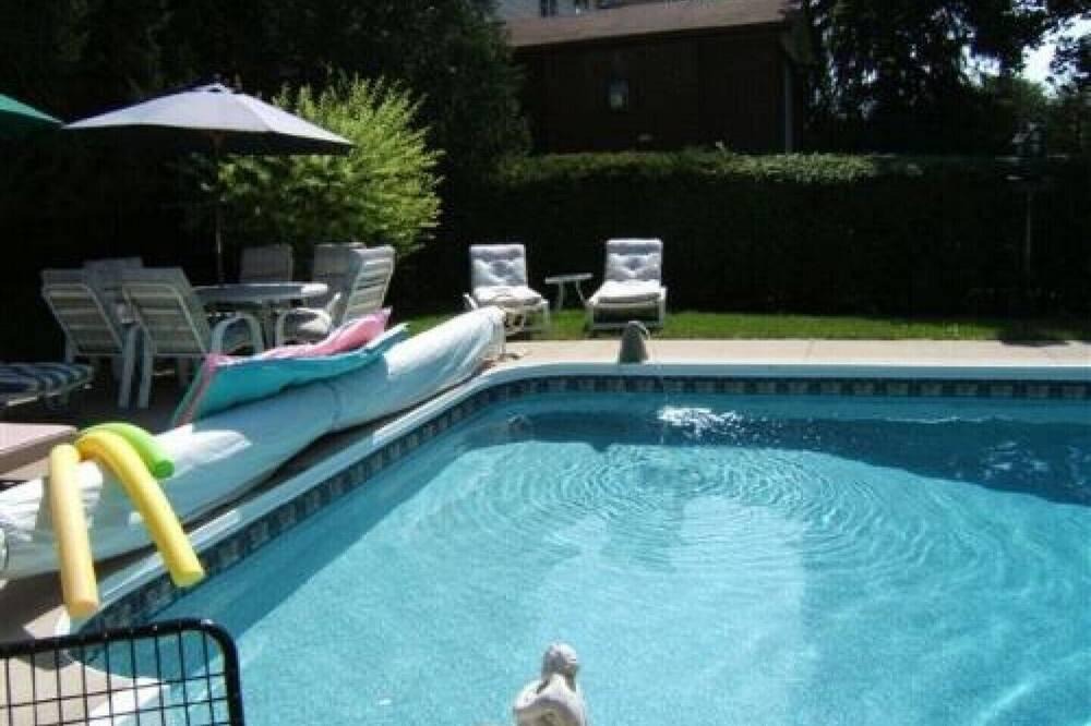 Stratford Bed & Breakfast | Avonview Manor- Vive Provence Suite- Gracious Service with Style.