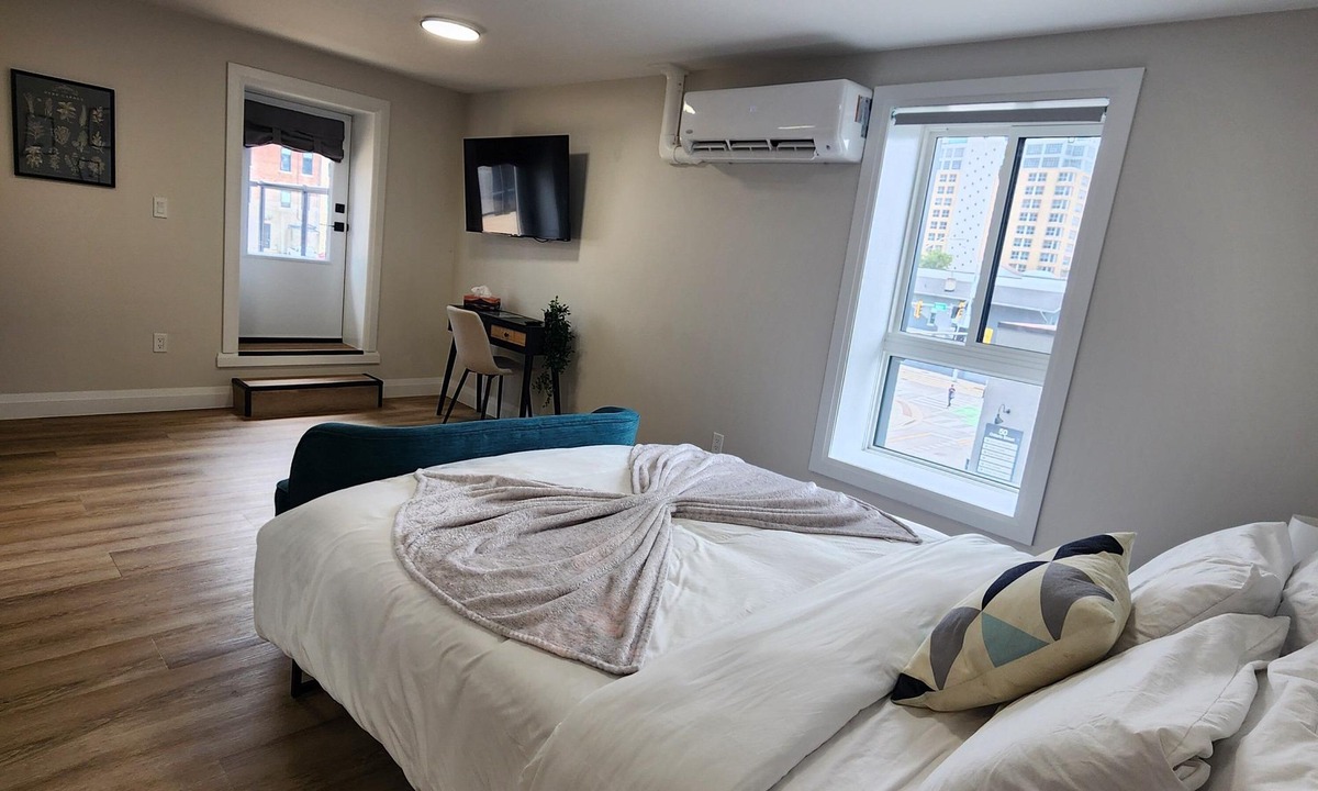 Kitchener Apartment | Balcony Studio Unit Queen Bed overlooking the city in Prime Downtown Location