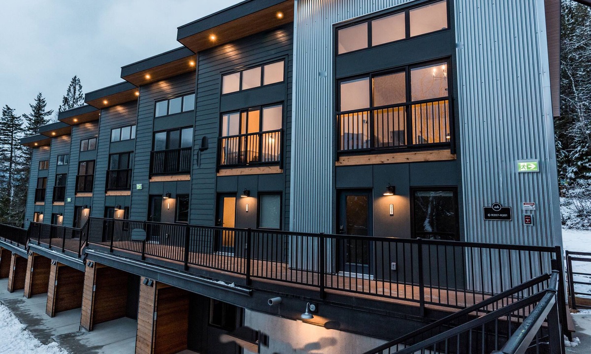 Revelstoke Hotel | Basecamp Resorts Revelstoke I One Bedroom Suite