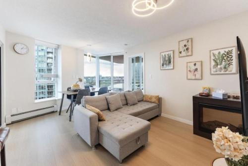 Crosstown Apartment | BC Place & Rogers Arena Downtown Modern Condo