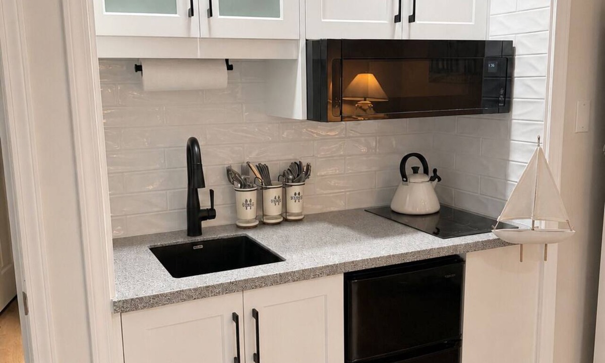 Regional District of Nanaimo Apartment | Beach Within Reach @ Nanoose - Studio Suite