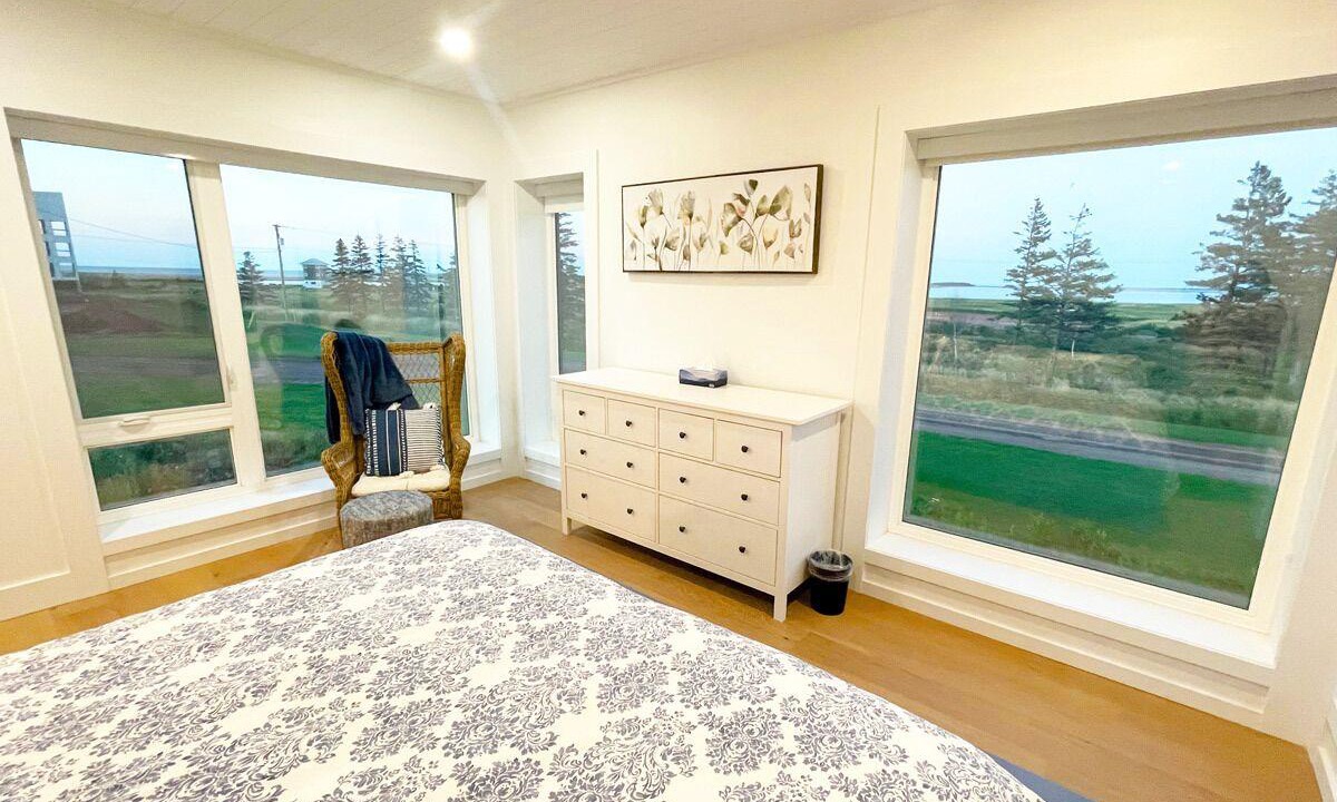 York House | Beachside Vacation Home - 3 bedroom & Pet Friendly!