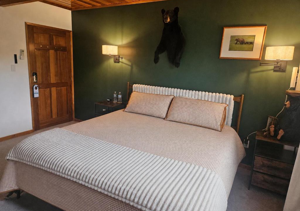 Robbinston House | Bear Mountain Lodge. 560 Acre Wooded Estate.
