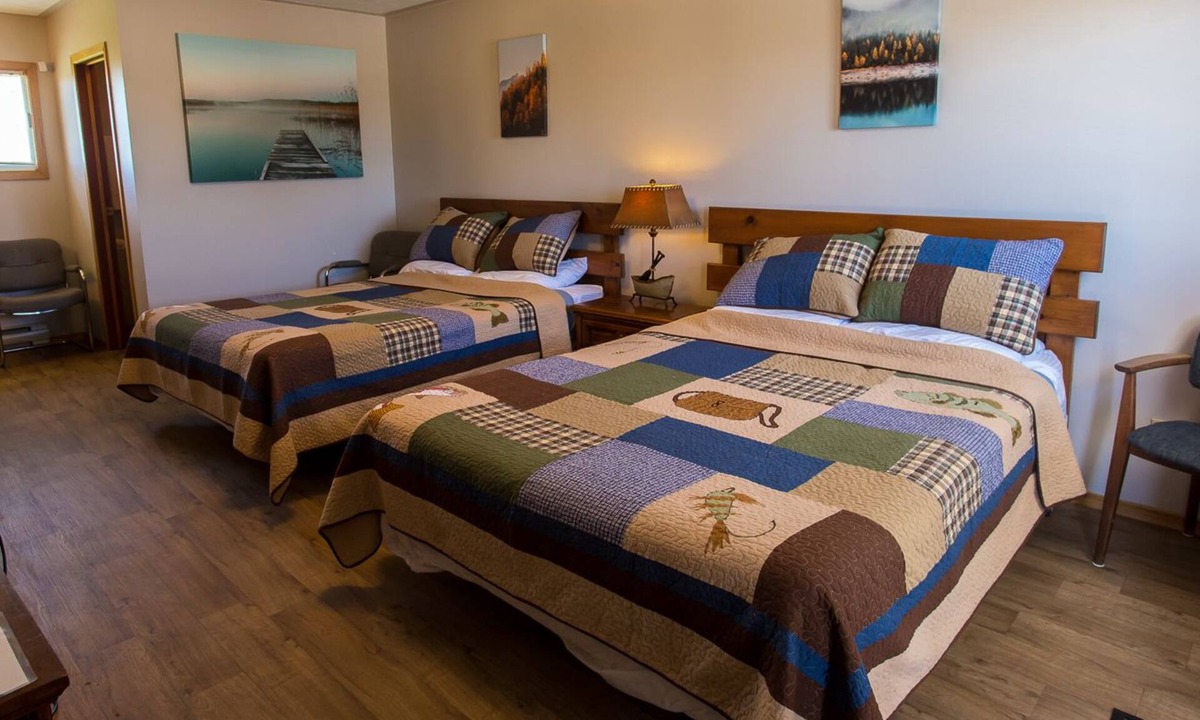 Ferndale Hotel | Bear Tracks Inn