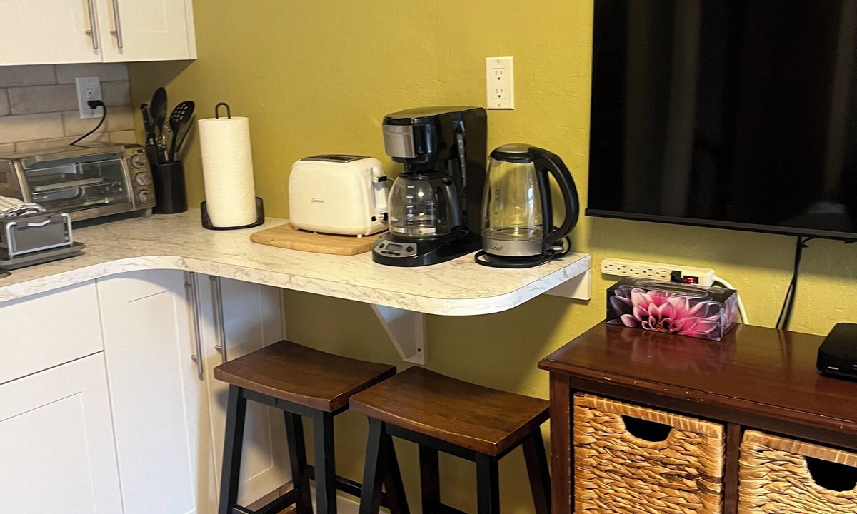 James Bay House | Beautiful 1-bedroom in charming Victoria