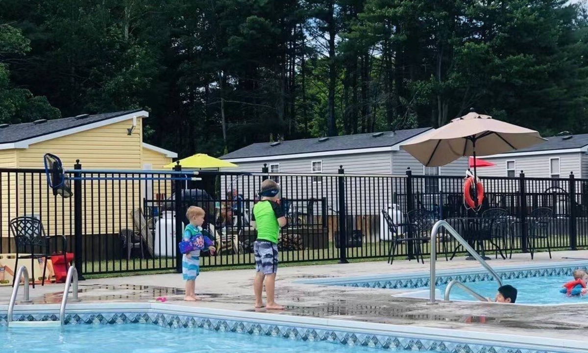 Washago House | Beautiful 2+1 bedroom cottage shamrock bay resort with swimming pool
