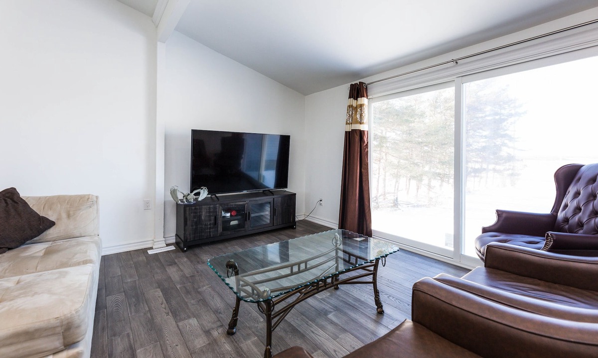 Mono Cottage | Beautiful 3 bedroom cottage located in Mono