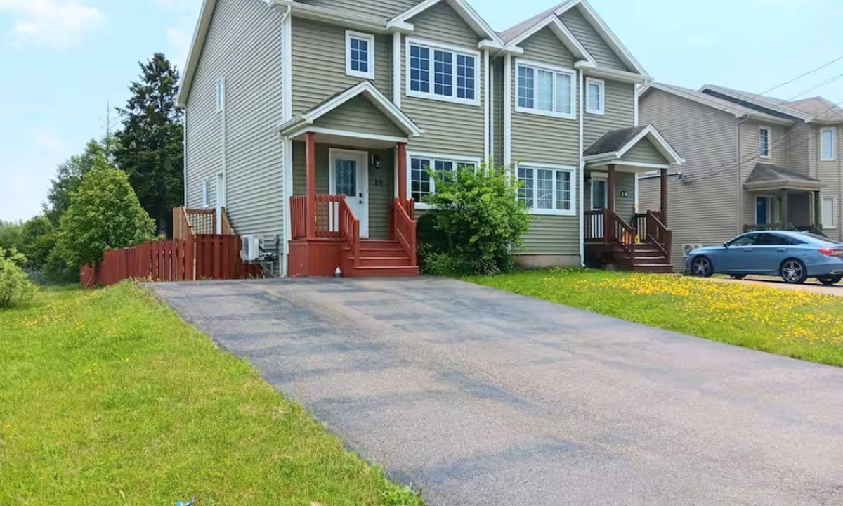 Dieppe House | Beautiful 3BR Retreat Near Downtown with Space & Comfort