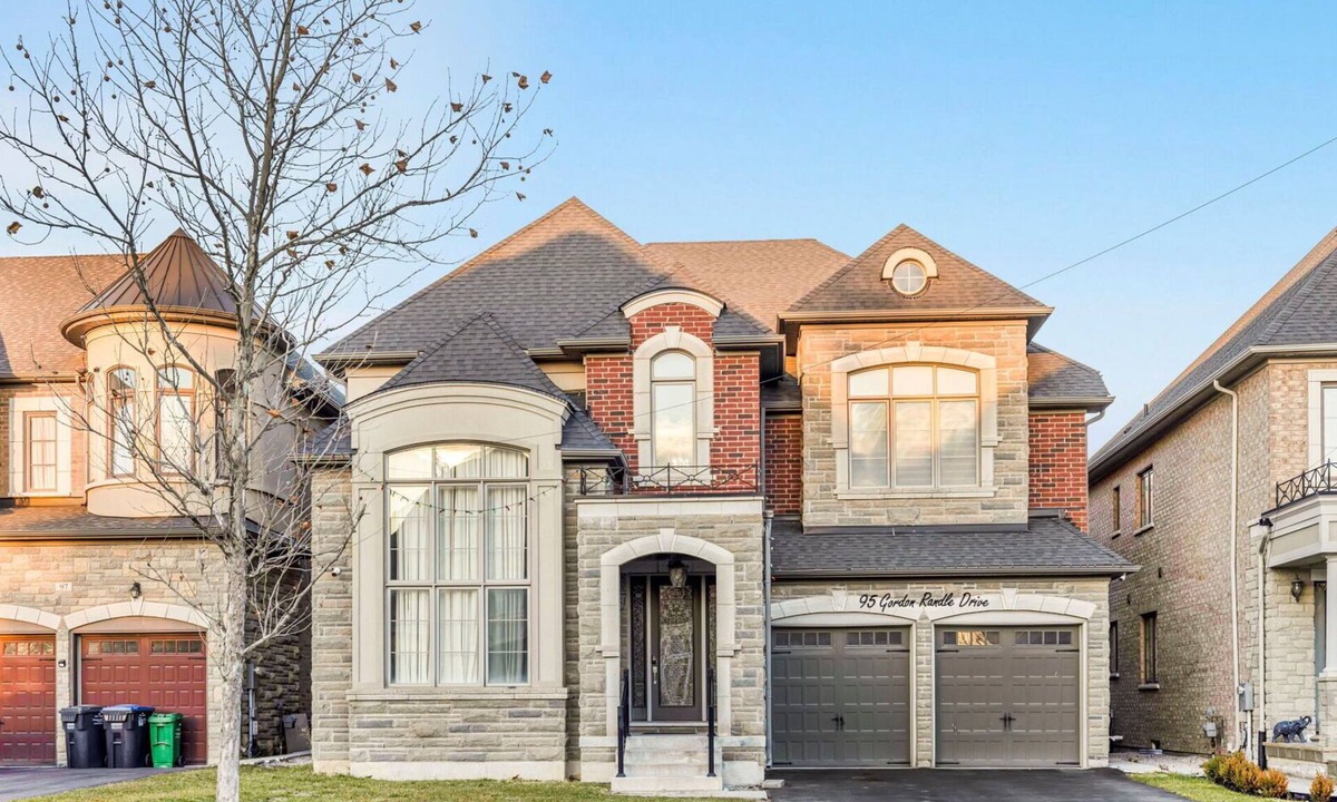 Caledon Villa | Beautiful 4BR Villa in Brampton