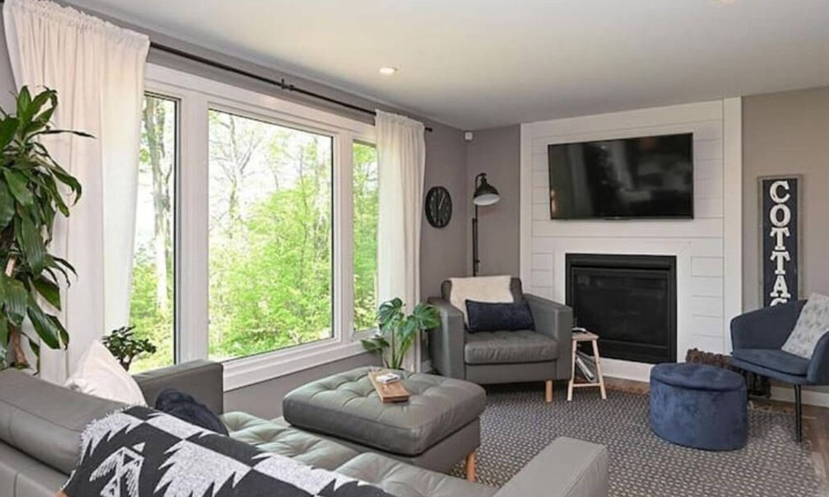 Addison Cottage | Beautiful and Secluded Waterfront Cottage