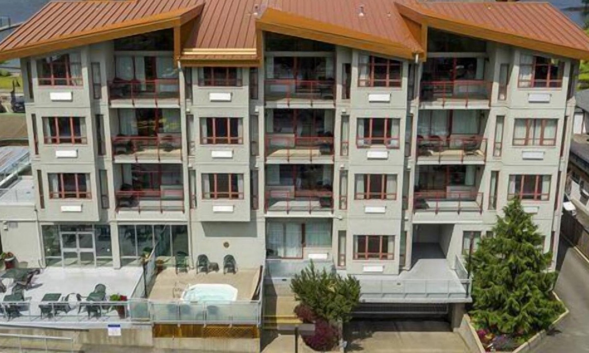 Harrison Hot Springs Apartment | Beautiful studio unit at resort, sleeps 4