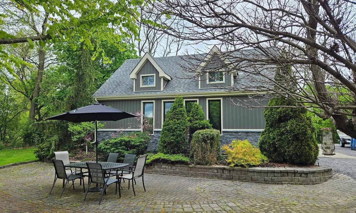 Picton Cottage | Beautiful, Cozy, Garden Cottage in Bloomfield