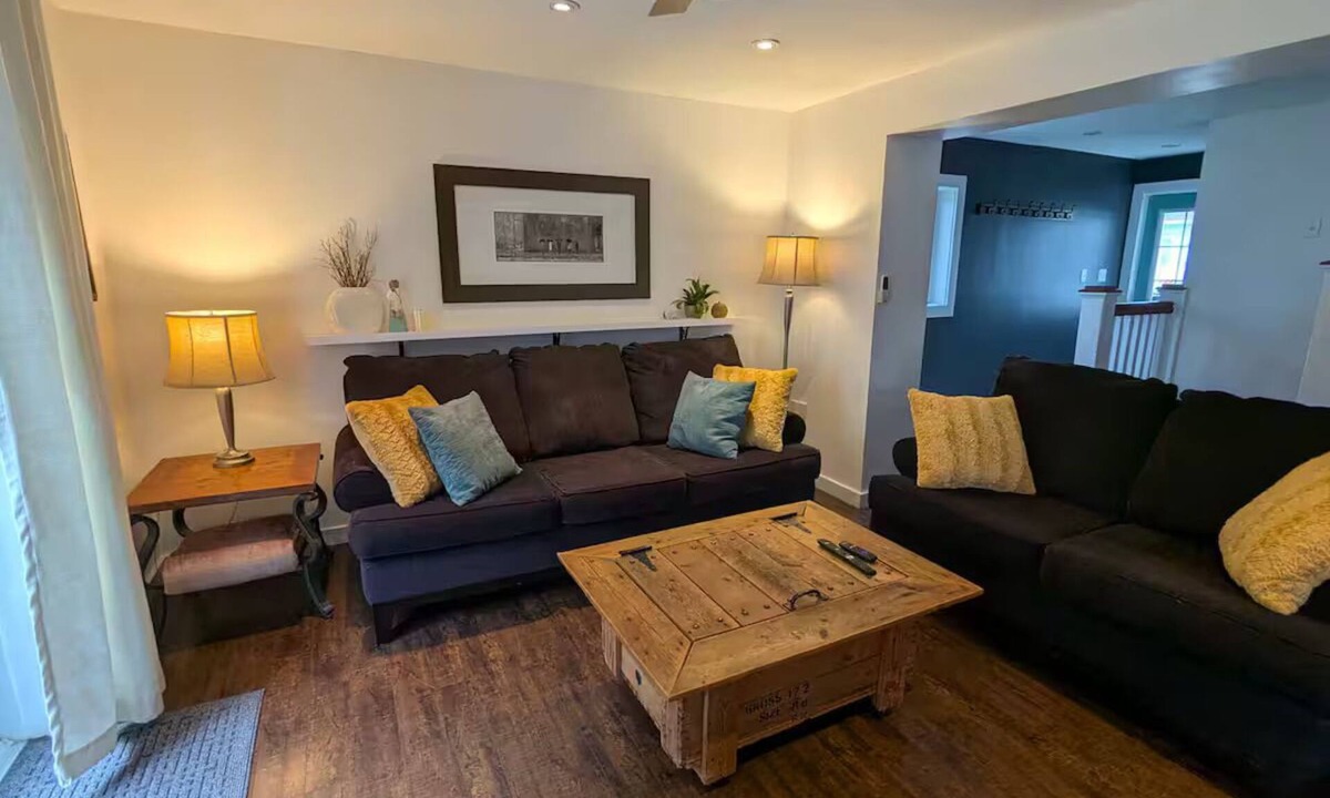 St. John's Apartment | Beautiful cozy stay on Mount Royal
