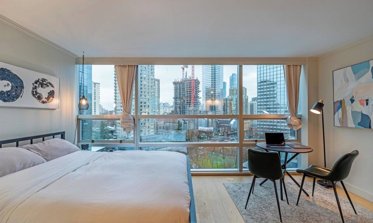 Downtown Vancouver Apartment | Beautiful Downtown Vancouver Studio w/Parking by Jay Studio Vancouver