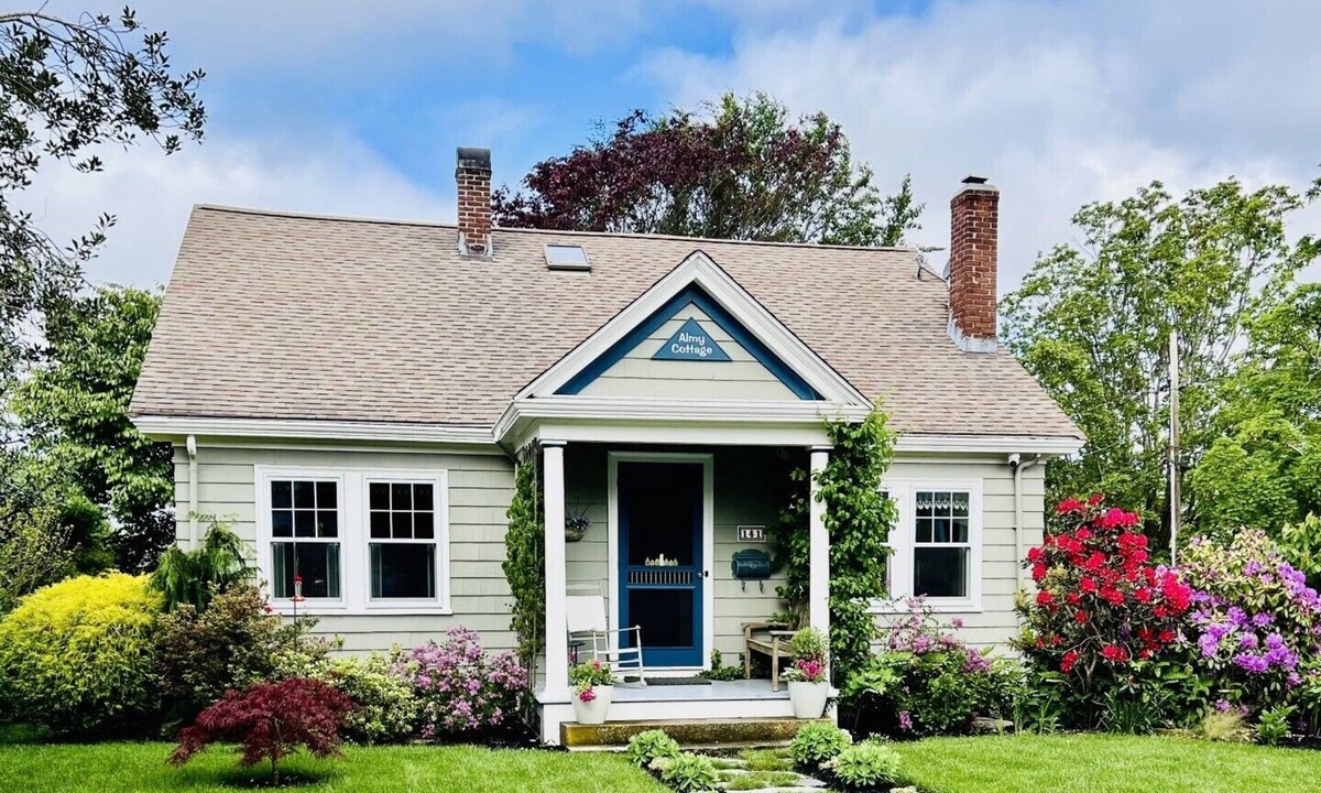 Fifth Ward House | Beautiful home/neighborhood, near mansions, beach, Cliff Walk, town, 30 day min