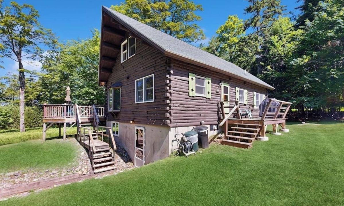 Beaver Cove Cabin | Beautiful home with WiFi, lake view, deck, & firepit - walk to beach