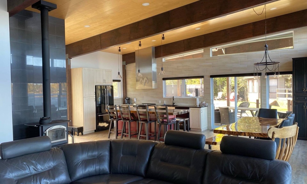 Hearst House | Beautiful lake house perfect for snowmobile trip or relaxing gateway