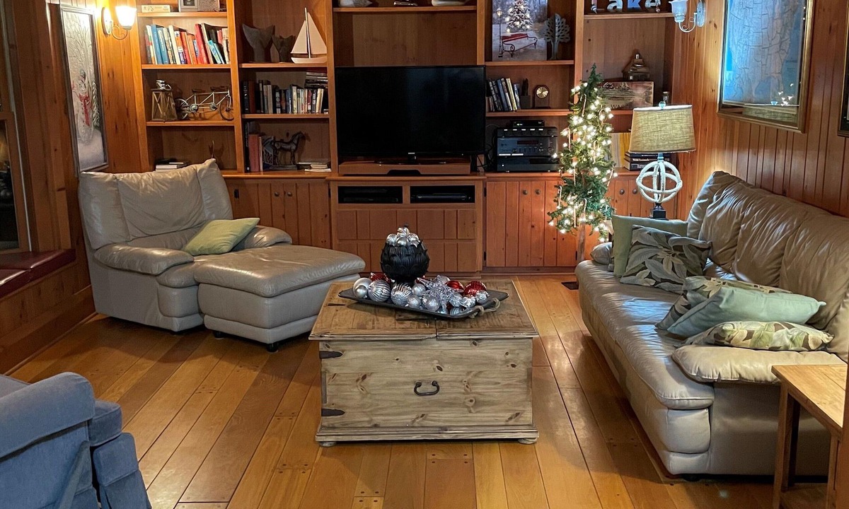Waverly Beach House | Beautiful Lake House, 6 BR, 5 BA, 3500 SF, private beach, wrap around porch.