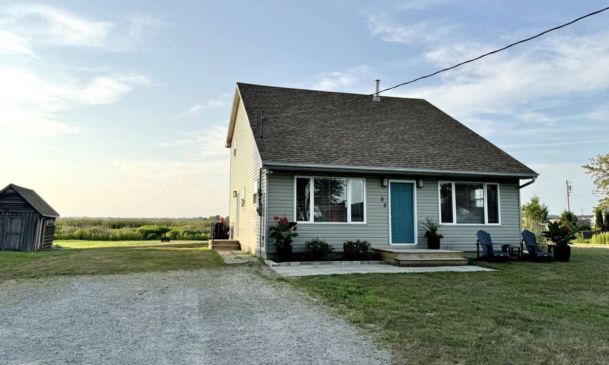 Long Point House | Beautiful Modern Cottage with Amazing Landscape and Sunset in Ontario