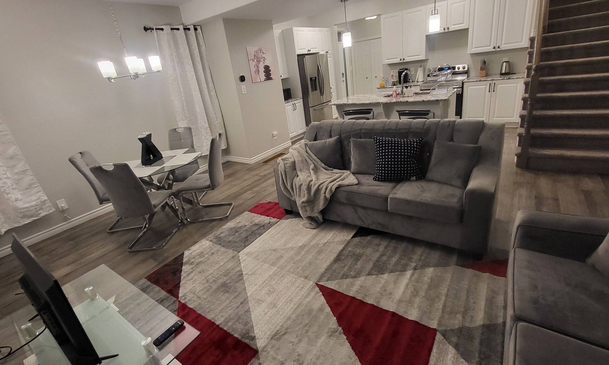 Cannifton House | Beautiful New 3-bedroom house in Belleville with WiFi and AC