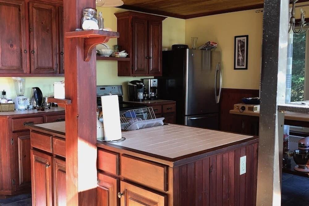 Red House House | Beautiful Oceanfront Home