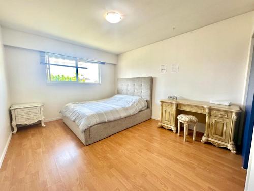 Richmond House | Beautiful Place with Kitchen, Washing Machine and Internet Near YVR Airport, Transit and Shopping Mall
