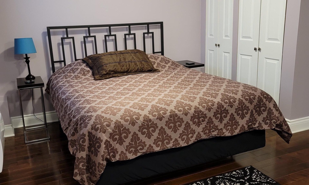 Pointe Claire Condo | Beautiful Private Studio near Montreal airport (YUL),