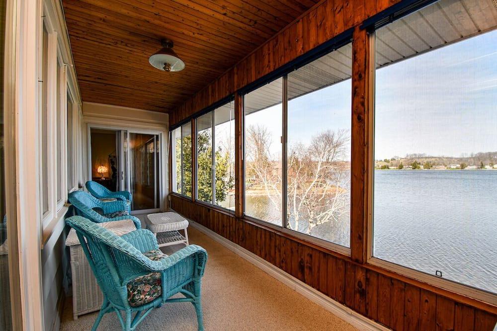Peterborough Cottage | Beautiful Spacious Cottage on Lake Chemong