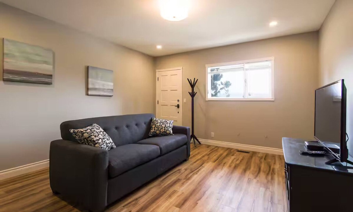 North End House | Beautiful Views Backing onto Knox Mountain