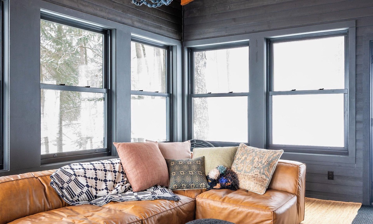 Grey Highlands Ski Chalet | Beaver Valley Chalet for Summer, Spring & Fall – Sauna, Hot Tub, 4BR/7 Beds, 3BA