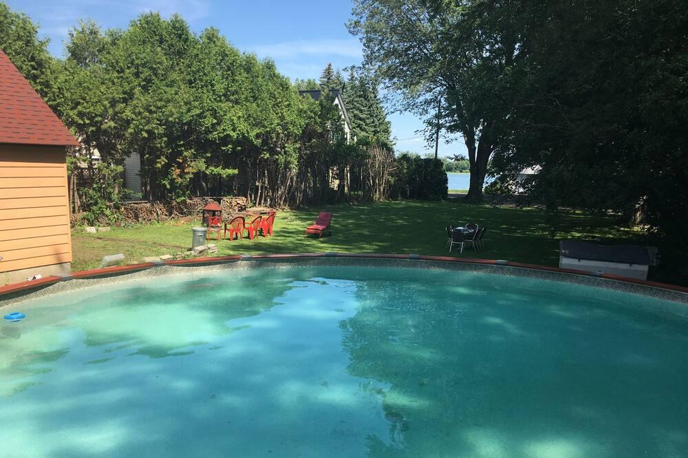 Pointe-aux-Trembles Bed & Breakfast | bed & Breakfast