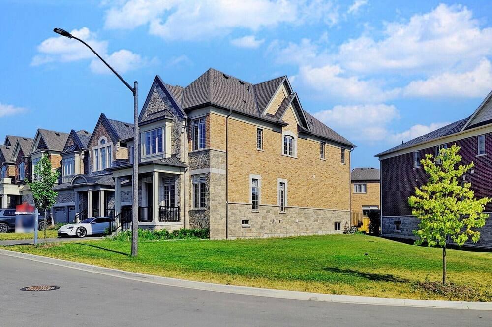 Whitby House | Best AirBNB@Thermea Spa Village!